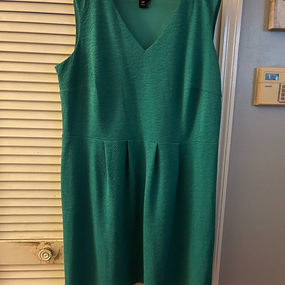 Elegant Green Sleeveless Dress